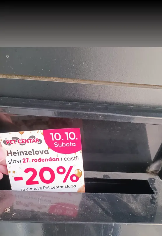 Mailbox flyer distribution – a Pet Centar flyer in a mailbox